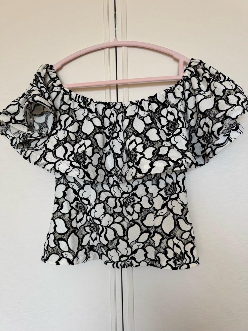 Alberto Makali Black and White Off-Shoulder Floral Lace Camisole